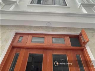 Chỉ hơn 5 tỷ nhanh tay. nhà 5 tầng. gần chợ nghĩa lộ, bx yên nghĩa. oto sát cửa. gần đh phenika,