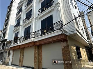 Chỉ hơn 4 tỷ nhà 5 tầng.ngõ thông thoáng. oto qua cửa. full nội thất. ngay gần đh phenika