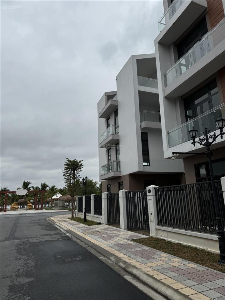 Bán bán shop 2 mặt tiền 100m2 vỉa hè 5m cạnh bien tại  vinhomes ocean park 3, giá ưu đãi 15tỷ vnd,