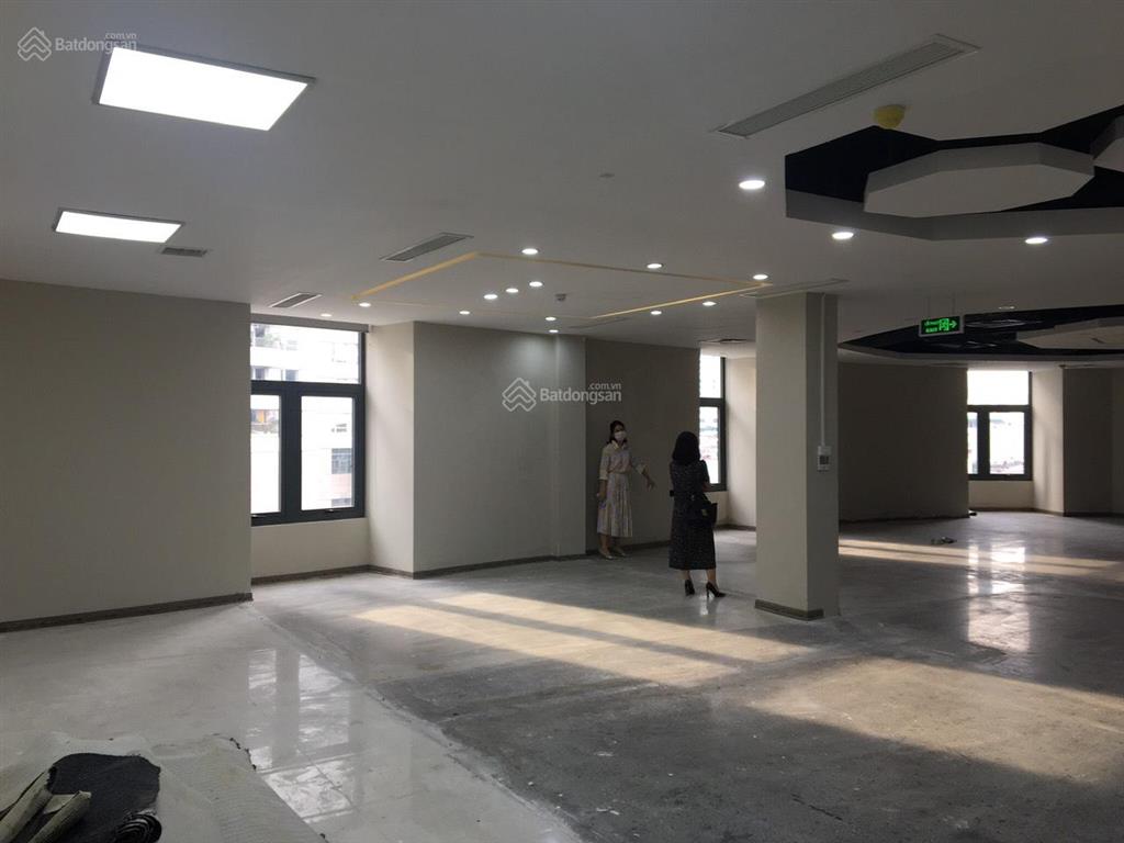 Cho thuê vp tòa nhà 92 nguyễn văn cừ  long biên 100m2, giá 200k/m2/tháng