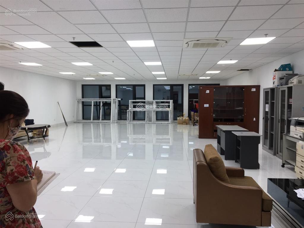 Cho thuê vp phố mai hắc đế, hai bà trưng dt 130m2, có thể chia nhỏ diện tích