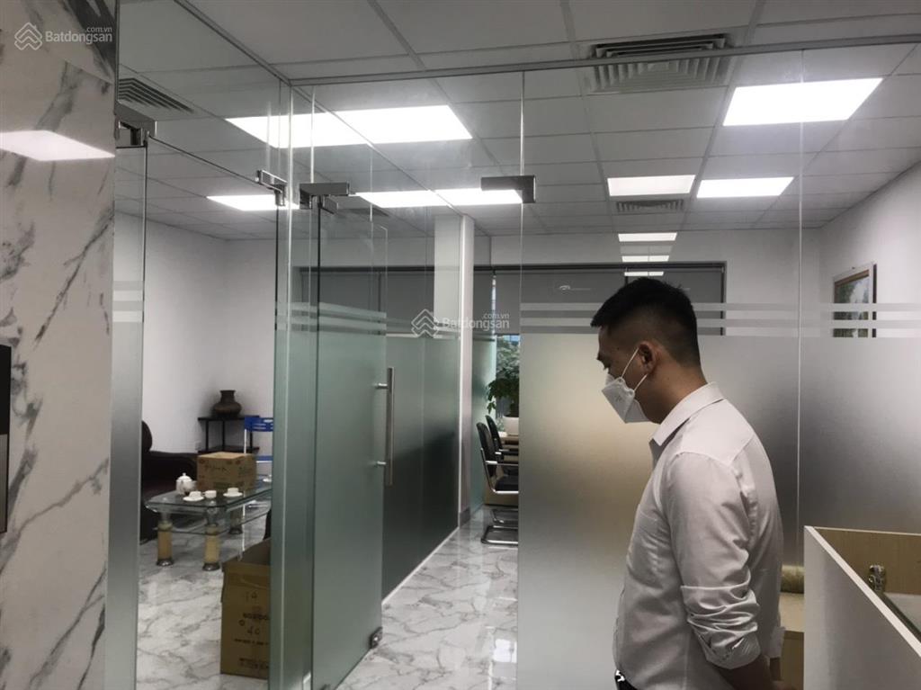 Cho thuê tòa vp phố ngọc khánh, quận ba đình dt 800m2 có thể chia nhỏ. giá chỉ 300k/m2/tháng