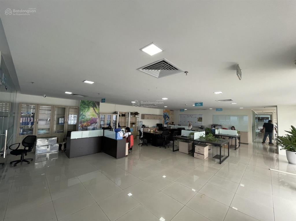 Cho thuê văn phòng phố lạc long quân, tây hồ dt 200m2, giá 120 nghìn/m2/th