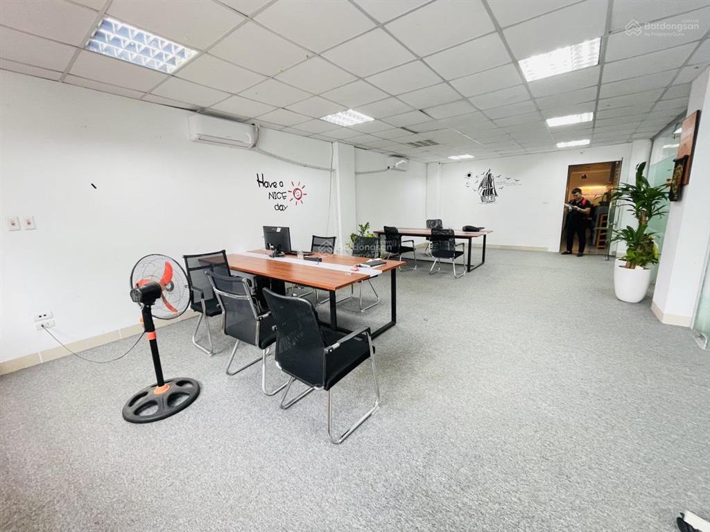 Cho thuê sàn văn phòng tòa goldseason 47 nguyễn tuân dt 150m2, giá thỏa thuận