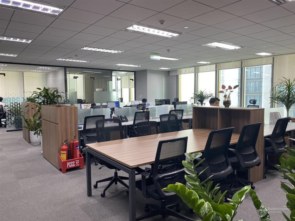 Cho thuê văn phòng tại tòa nhà ht building  phố duy tân  cầu giấy, giá thuê chỉ 300 nghìn/m2