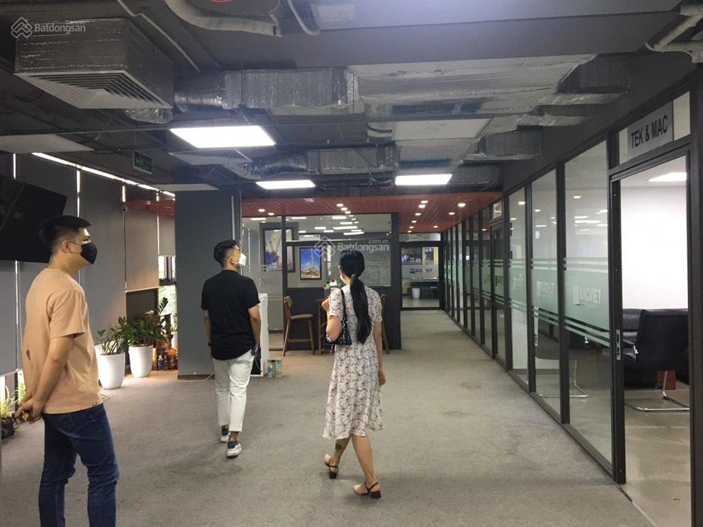 Cho thuê văn phòng tòa 137 nguyễn văn cừ, long biên dt 300m2, giá 200/m2/th