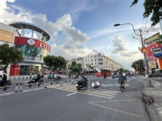Bán toà chdv ngay lotte mart gò vấp  5 tầng  thang máy  180m2(6.6m x 26m, nở hậu 7m)  27 phòng