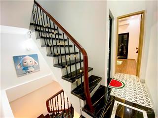 Bán nhà phân lô cầu giấy, dân xây, 44m² x 5 tầng, cách ô tô tránh 30m, ngõ nông