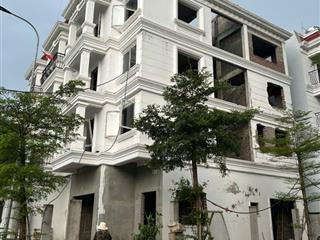 Cho thuê lô góc nhà liền kề 4 tầng rose town 79 ngọc hồi mặt đường 14m gần 4 toà chung cư đông đúc