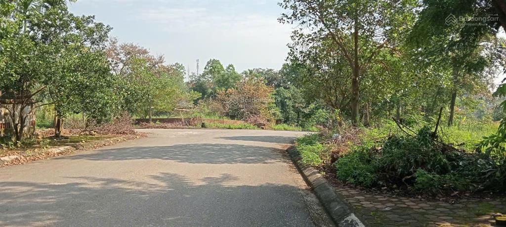 Hàng hiếm  ngay đại học quốc gia và đại học fpt  dt 100m  làn 2 quốc lộ 21  đường 2 ô tô tránh