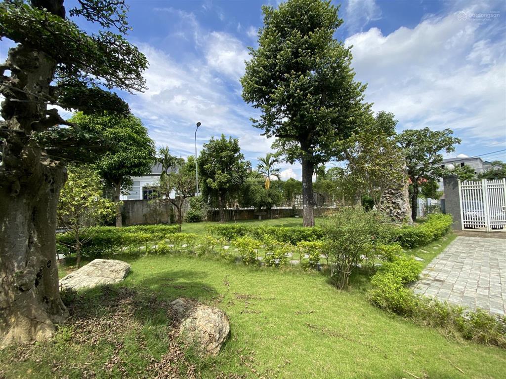 Chuyển nhượng khuôn viên nhà vườn xanh mướt 860m2 sát quốc lộ tại hoà lạc