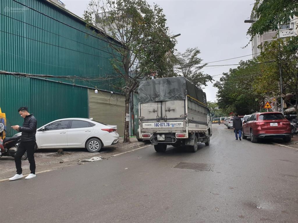 Bán đất phân lô đỗ nhuận, gần ngoại giao đoàn, 120m2, mt 9m, vuông vắn, ô tô, vỉa hè, kinh doanh