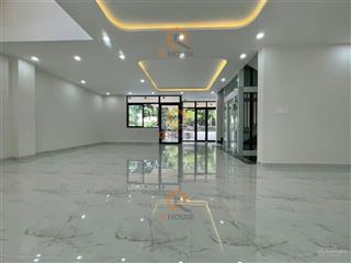 03 căn nhà "mới" 8.5*20m, 10*20m ngay trần não cầu sài gòn hầm 3 tầng suốt thang máy 81 triệu/tháng