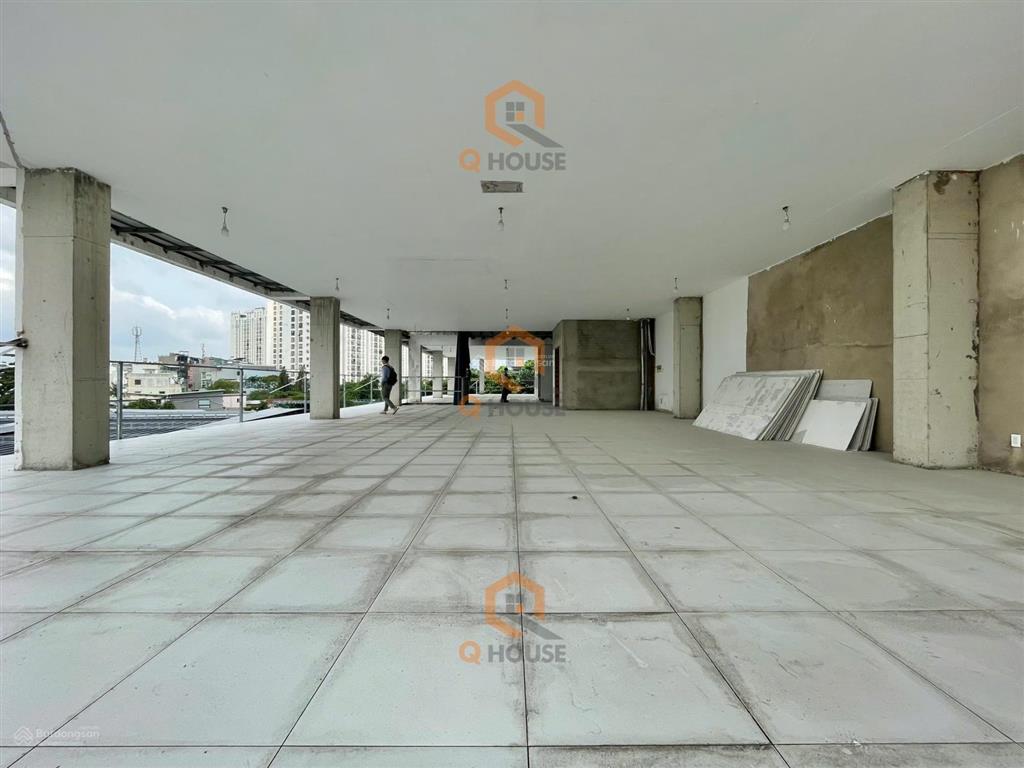 Tòa văn phòng 1800m2 mới 10m*40m hầm 6 tầng thang máy, ngay trần não lương đình của 310 triệu/tháng