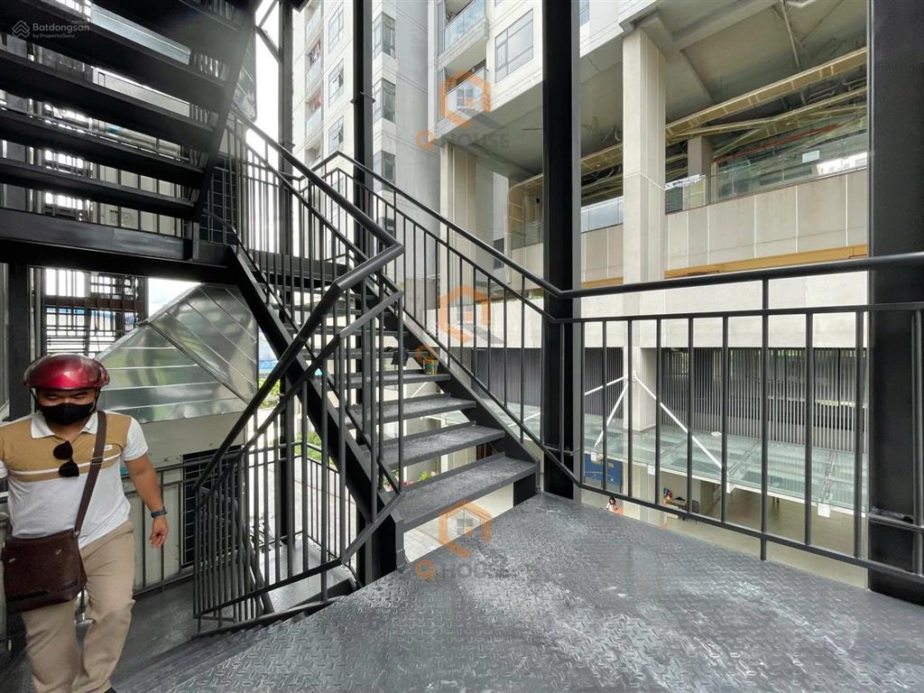 Tòa văn phòng 1800m2 mới 10m*40m hầm 6 tầng thang máy, ngay trần não lương đình của 310 triệu/tháng