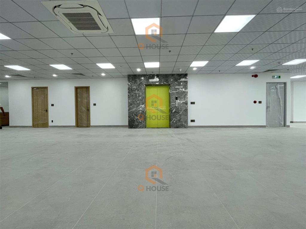 Tòa văn phòng 1800m2 mới 10m*40m hầm 6 tầng thang máy, ngay trần não lương đình của 310 triệu/tháng