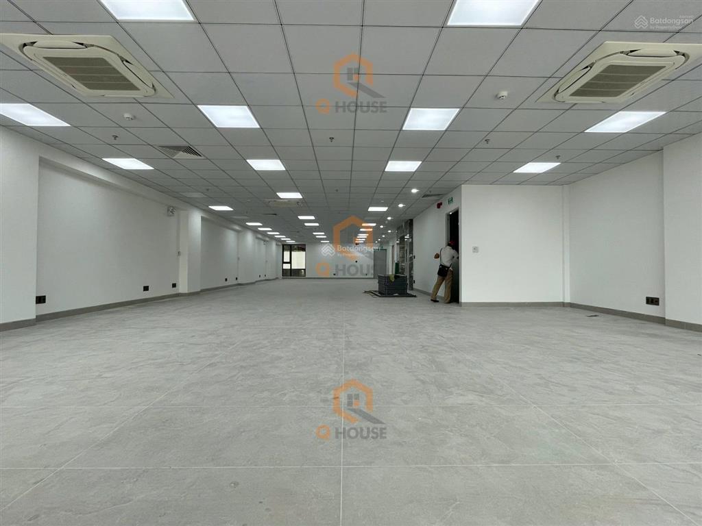 Tòa văn phòng 1800m2 mới 10m*40m hầm 6 tầng thang máy, ngay trần não lương đình của 310 triệu/tháng