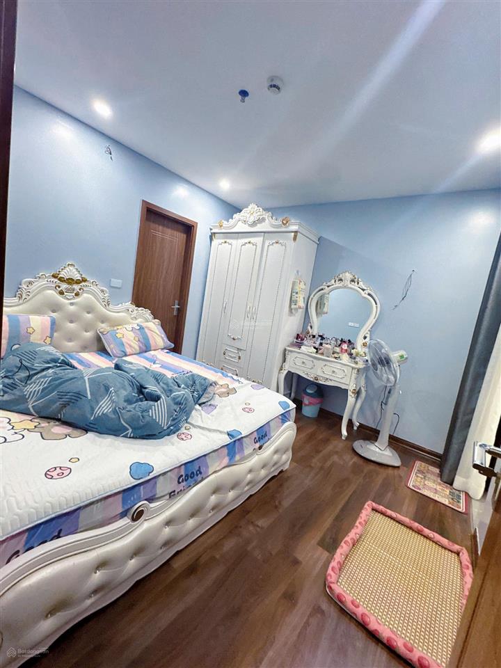 Cần bán căn góc 3pn đầy đủ nội thất, nhà mới đã có sổ, tiện ích đầy. chung cư tecco diamond