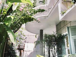 Cho thuê biệt thự đường lê văn sỹ, quận 3  dt14m x 18m, tổng 700m2  1 trệt 2 lầu sân vườn