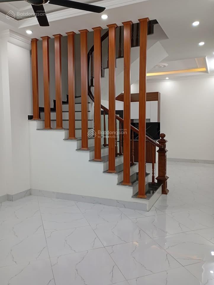 Bán nhà đẹp mới phố đỗ đức dục diện tích 43m2 cách ô tô tránh 15m giá chỉ 8 tỷ nhỏ