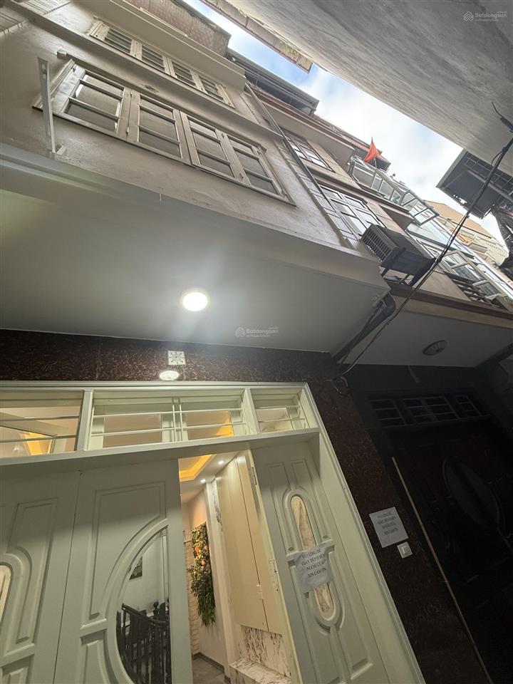 Bán nhà, nhà phố cầu giấy vị trí độc tôn, 40m2 x 5 tầng, giá 11 tỷ nhỏ