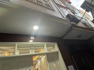 Bán nhà, nhà phố cầu giấy vị trí độc tôn, 40m2 x 5 tầng, giá 11 tỷ nhỏ