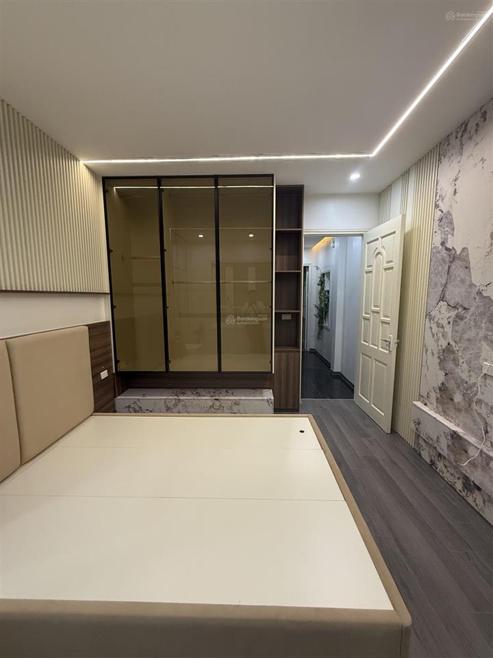 Bán nhà, nhà phố cầu giấy vị trí độc tôn, 40m2 x 5 tầng, giá 11 tỷ nhỏ