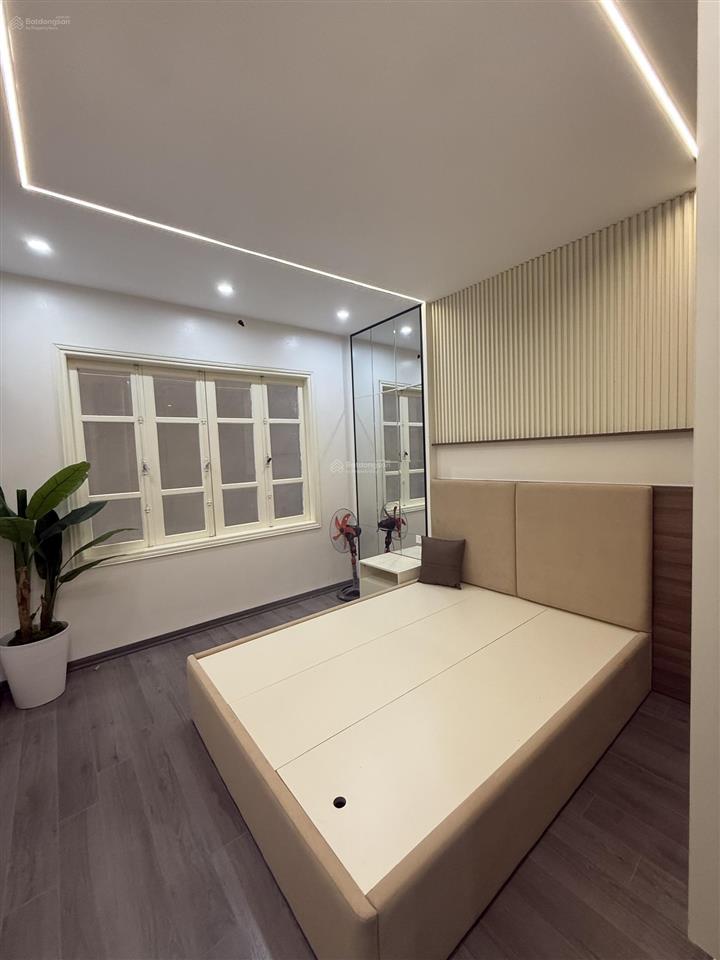 Bán nhà, nhà phố cầu giấy vị trí độc tôn, 40m2 x 5 tầng, giá 11 tỷ nhỏ