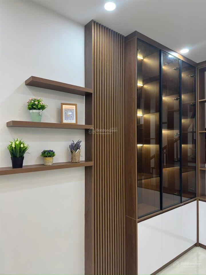 Bán nhà đẹp ô tô đỗ cửa phố nguyễn văn huyên, cầu giấy 68m2 x 6 tầng mt4,5m