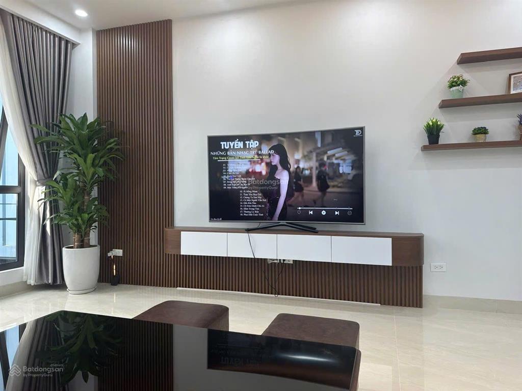 Bán nhà đẹp ô tô đỗ cửa phố nguyễn văn huyên, cầu giấy 68m2 x 6 tầng mt4,5m