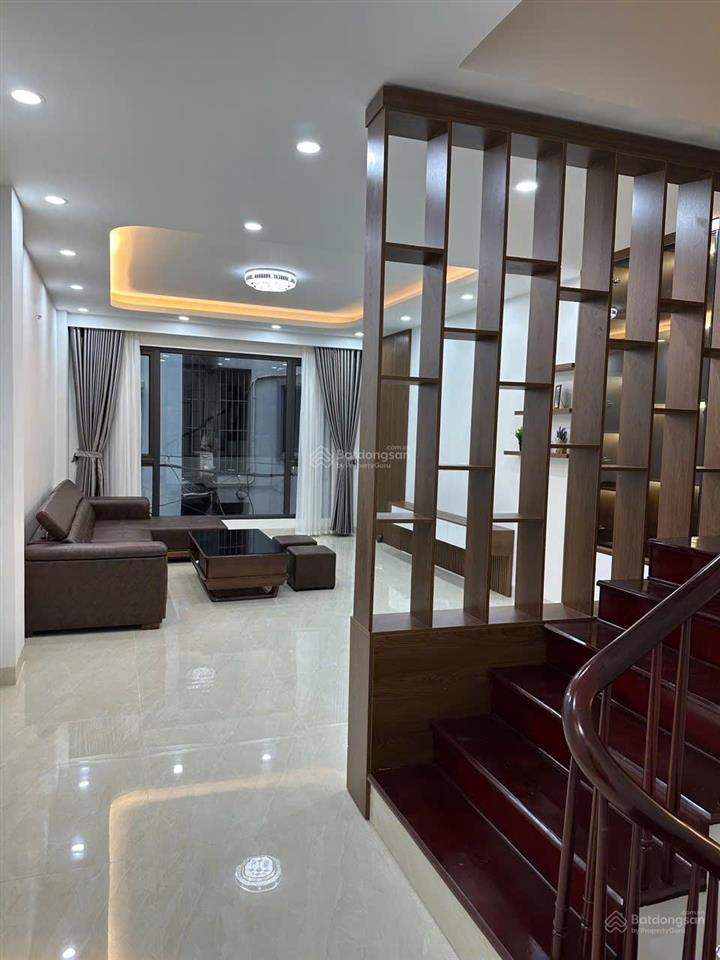 Bán nhà đẹp ô tô đỗ cửa phố nguyễn văn huyên, cầu giấy 68m2 x 6 tầng mt4,5m
