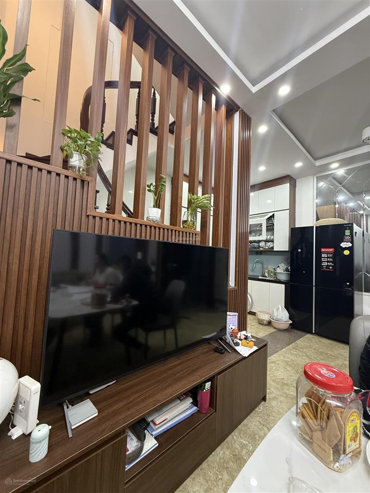 Bán nhà đẹp phố lê đức thọ 42m x 5 tầng ô tô tới cổng giá 9 tỷ