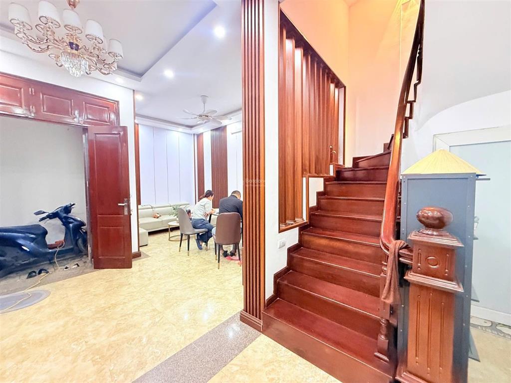 Bán nhà đẹp phố lê đức thọ 42m x 5 tầng ô tô tới cổng giá 9 tỷ