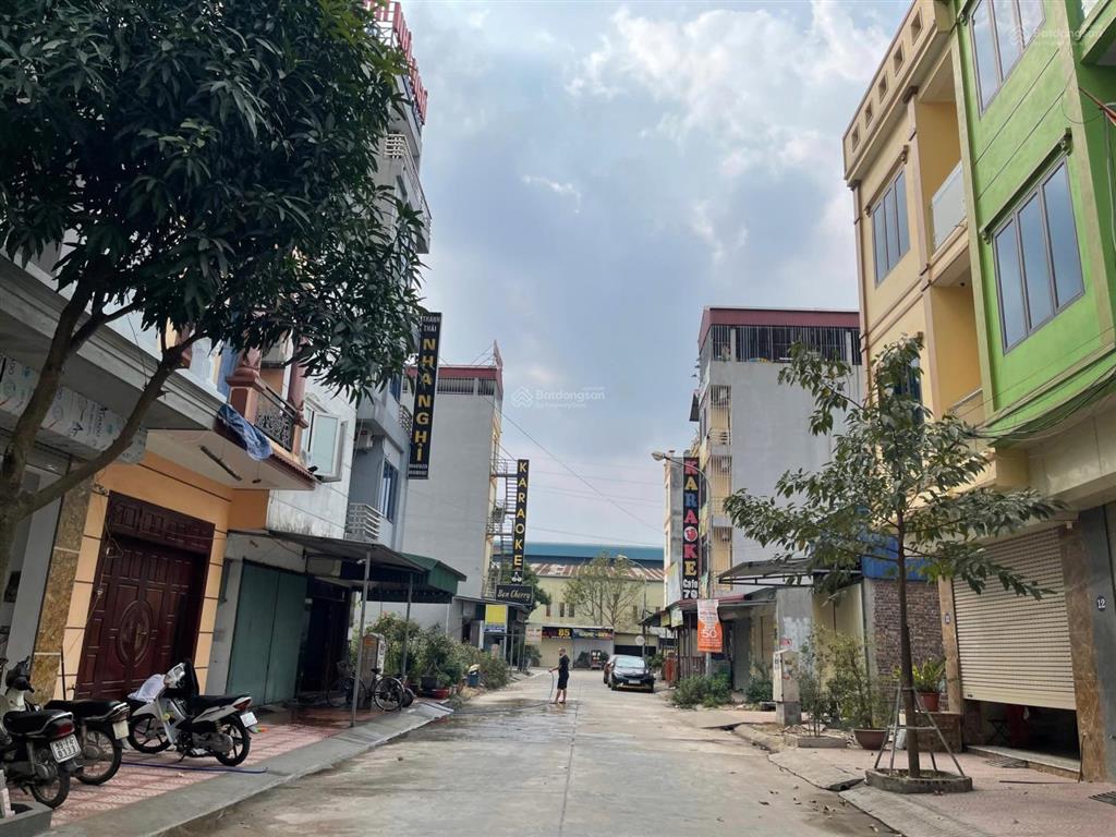 Bán lô đất đẹp sát kcn tiên sơn, dân cư đông đúc, có thể ở hoặc kinh doanh, sổ sẵn, giá chỉ 4,1 tỷ