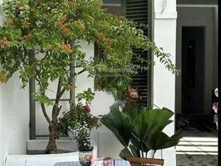 Villa cổ ngang 8m có sân chính chủ cho thuê tại đường nam kỳ khởi nghĩa. quận 03