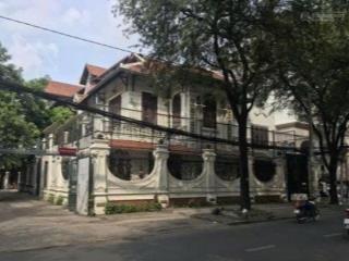 Cho thuê biệt thự căn góc đường phùng khắc khoan, p. đa kao, quận 1. (20x20m) 3 tầng. giá 200tr/th