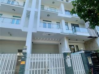 Cho thuê rẻ 45tr/th nguyên căn nhà phố cc có thang máy, nt cơ bản kdc himlam quận 7  0908 935 ***