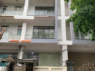 Cho thuê nhà phố nguyên căn 5x20m2 dts 360m2 có thang máy, nhà mới giá 55tr/th  0908 935 ***