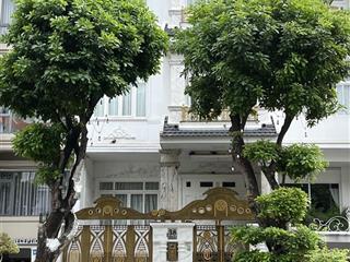 Bán biệt thự có sổ đường 16m, view hồ, sát đường hoàng trọng mậu himlam q7 gb 51 tỷ  0908 935 ***
