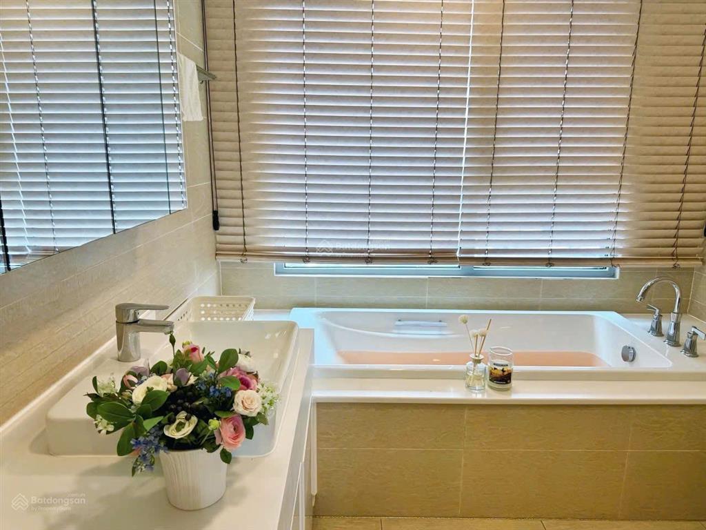 Bán gấp căn hộ 4pn 3wc tại vinhomes central park, giá cực chất 24,9 tỷ, 155m2