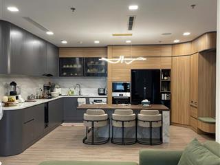 Cho thuê căn hộ 4pn, 3wc, 160m2, 70 triệu, tại vinhomes central park, bình thạnh, hcm