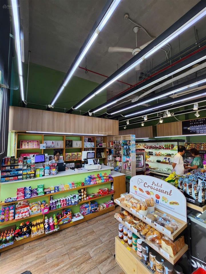 Hàng hiếm tại vinhomes central park, bán gấp shophouse 210m2, 59 tỷ vnd