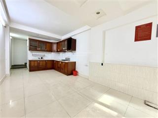 Nhà 5 tầng, ô tô 7 chỗ đậu cửa. đi bộ 30m ra mặt tiền trường sa. ở, kinh doanh cho thuê đều tiện