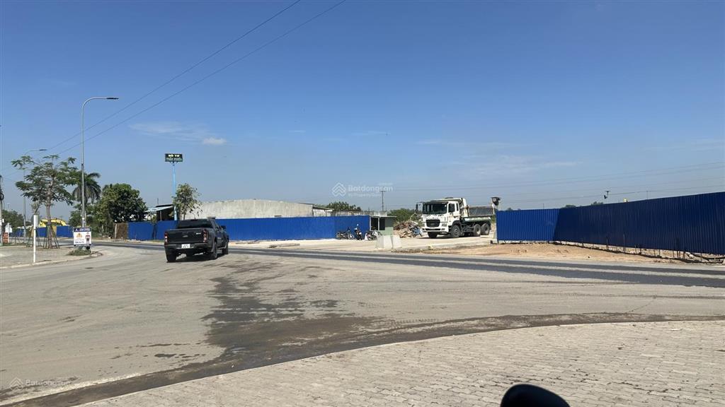 Bán đất 100m2 thổ cư tại đường 825, thị trấn hậu nghĩa, đức hòa,cách vinhomes 800m.