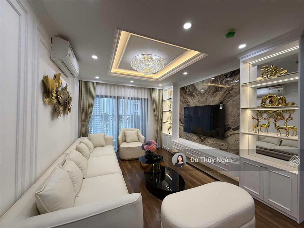 Hiếm bán căn 3pn 2wc 121m2 tòa s, có sổ, có slot ô tô nhà full đồ view thoáng.  ms ngân