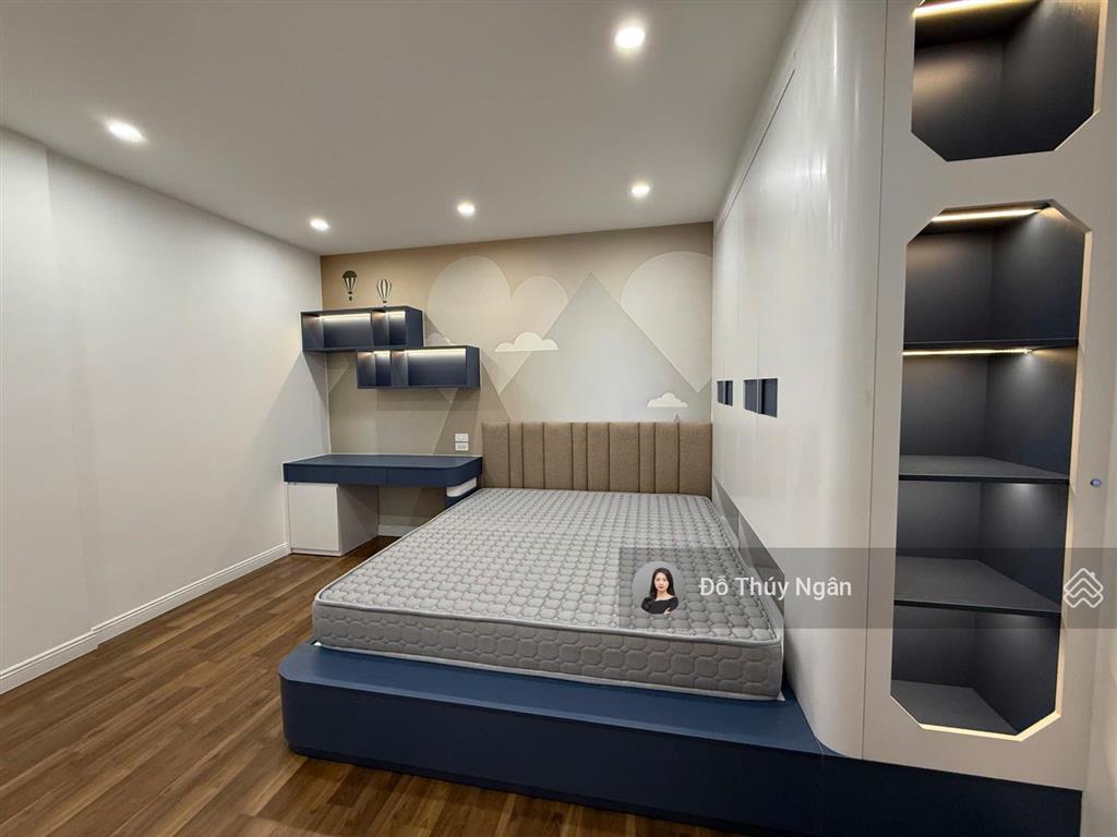 Hiếm bán căn 3pn 2wc 121m2 tòa s, có sổ, có slot ô tô nhà full đồ view thoáng.  ms ngân