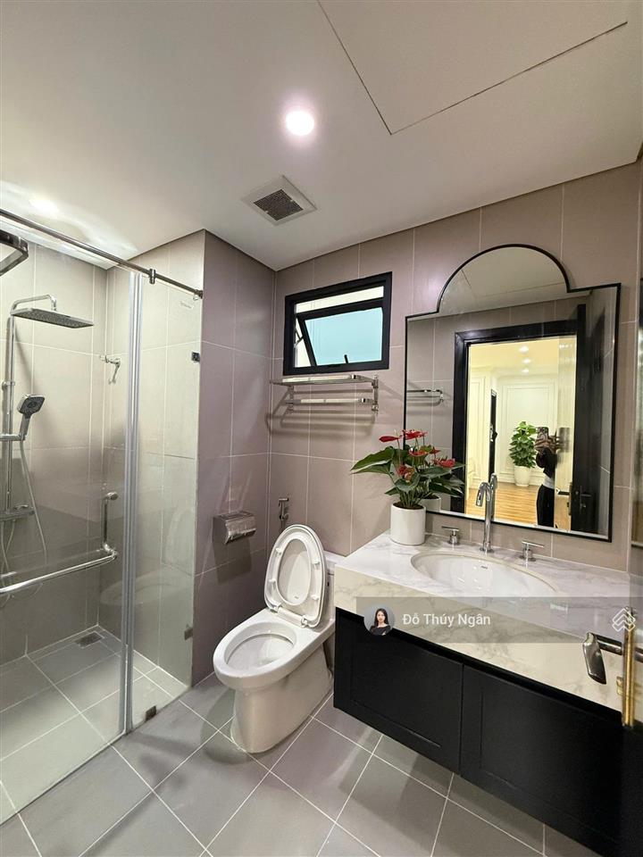 Hiếm bán căn 3pn 2wc 121m2 tòa s, có sổ, có slot ô tô nhà full đồ view thoáng.  ms ngân