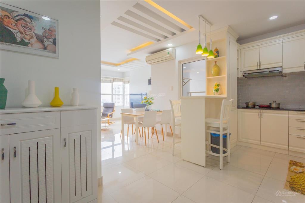 Bán cc sunrise city, 4,5 tỷ, 56,9m2, 1pn, 1wc, nội thất đầy đủ, có lô gia tại q7, hcm