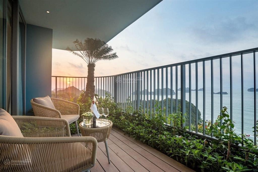 Cần bán căn view trực diện biển, ban công rộng 40m2 giá 2,1 tỉ , sẵn sổ flamingo cát bà