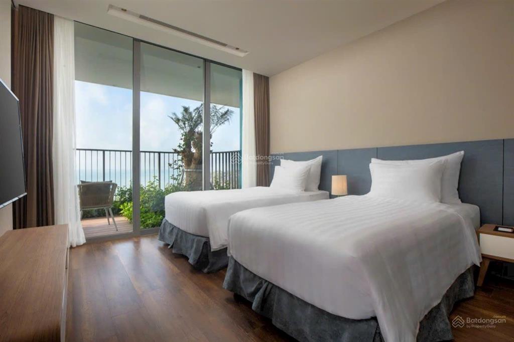 Cần bán căn view trực diện biển, ban công rộng 40m2 giá 2,1 tỉ , sẵn sổ flamingo cát bà